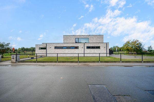 Villa
                            te koop in Moerzeke